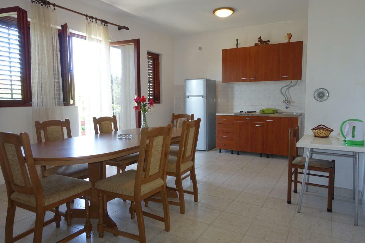 Apartment Dede นิน ภายนอก รูปภาพ