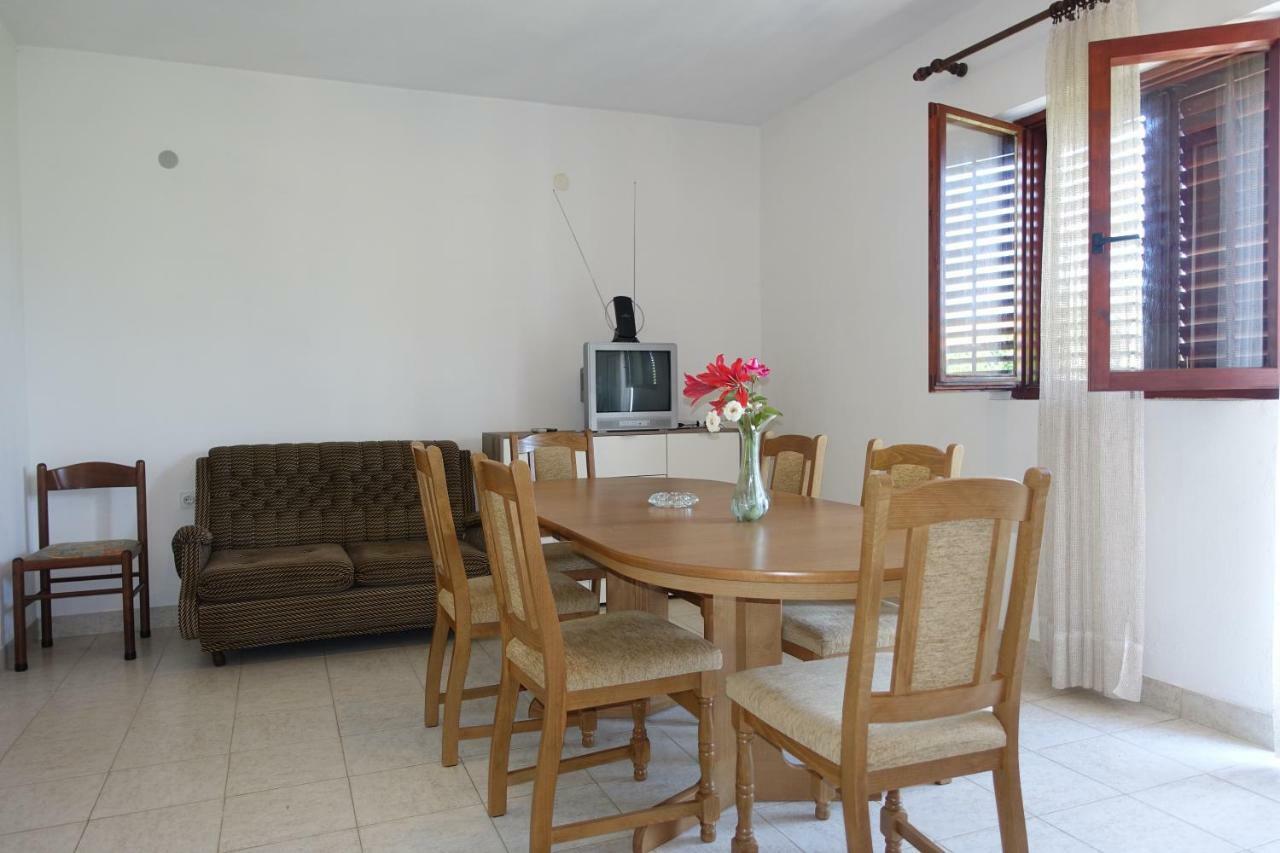 Apartment Dede นิน ภายนอก รูปภาพ